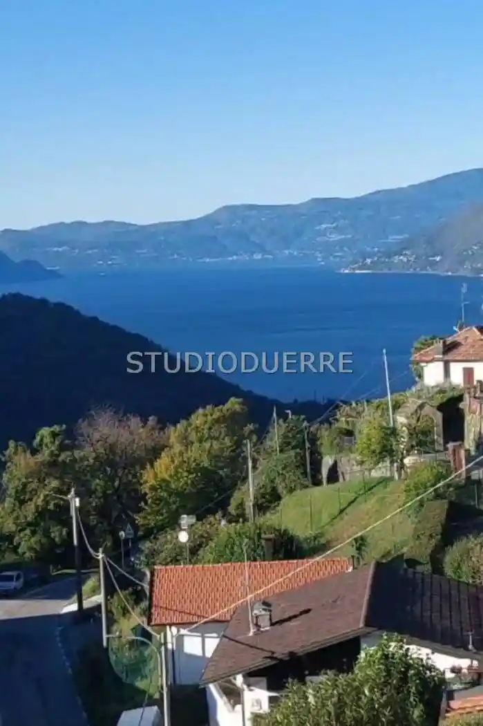 Villa in vendita a Maccagno con Pino e Veddasca