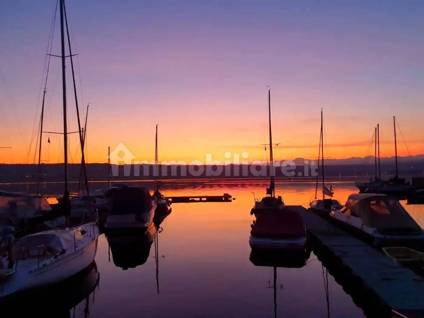 Villa in vendita a Sesto Calende