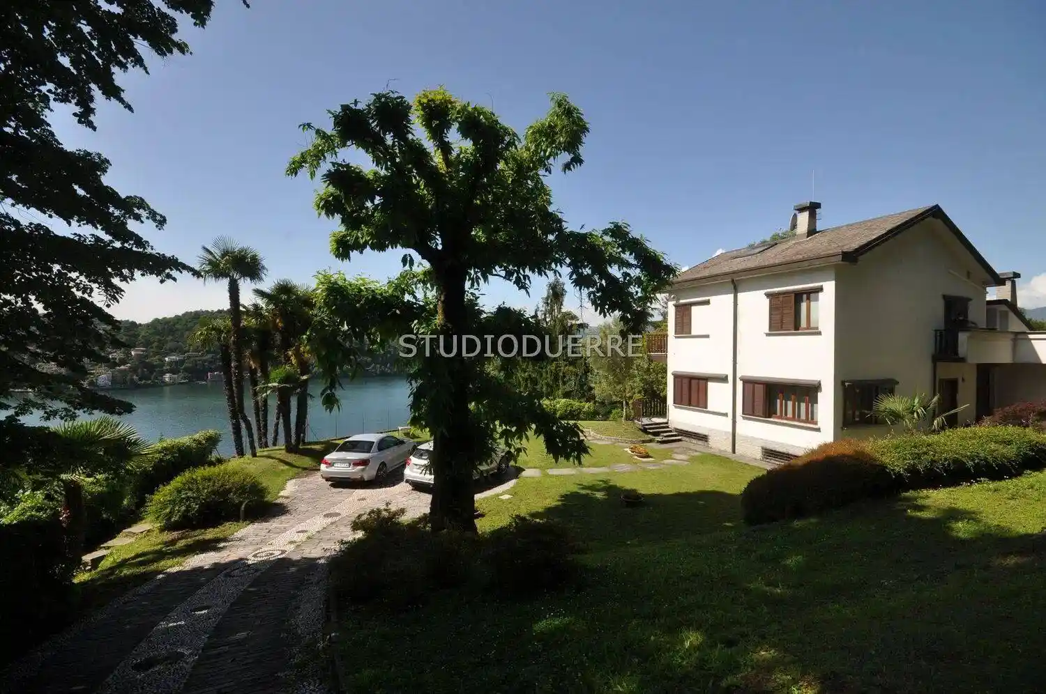 Villa in vendita a Laveno-Mombello