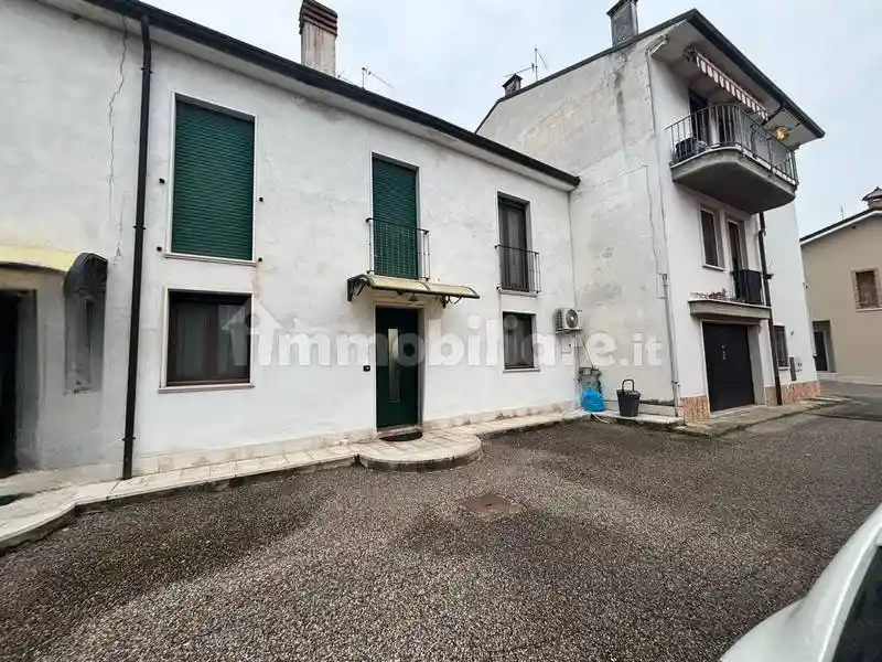 Casa indipendente in vendita a Ronco all'Adige