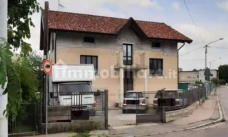 Appartamento in vendita a Gazzada Schianno