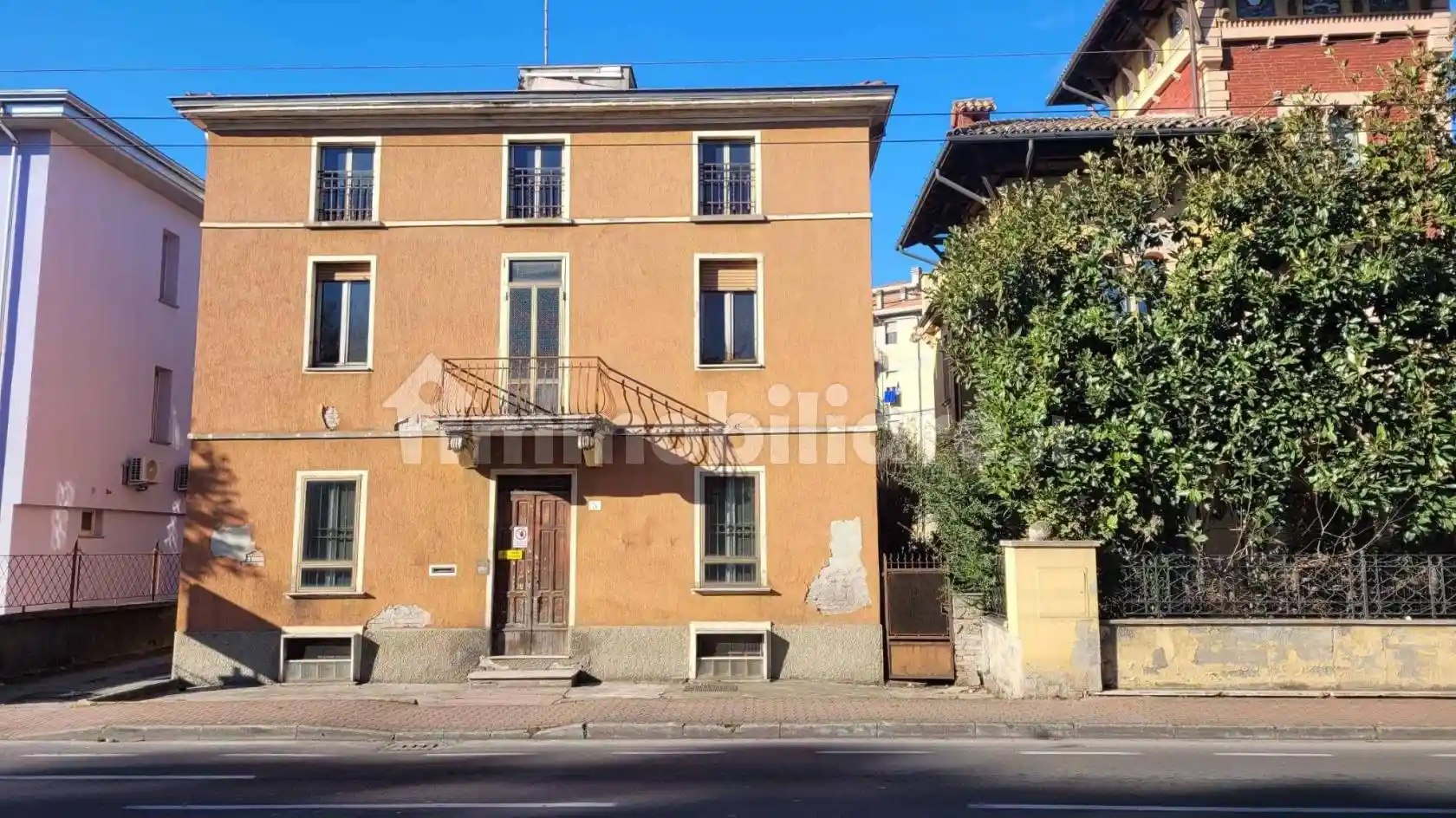 Palazzo - Edificio in vendita a Parma