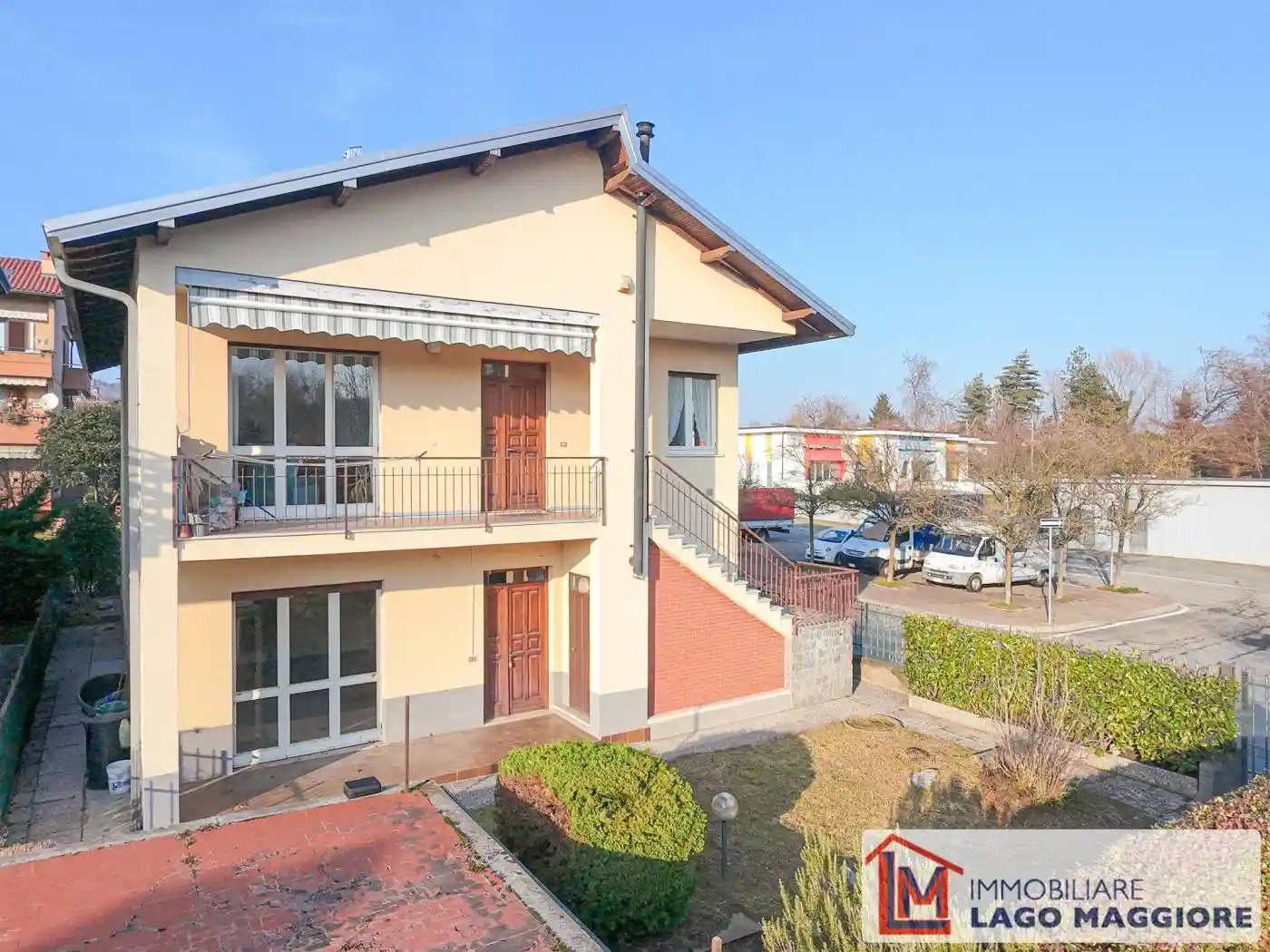 Villa in vendita a Angera