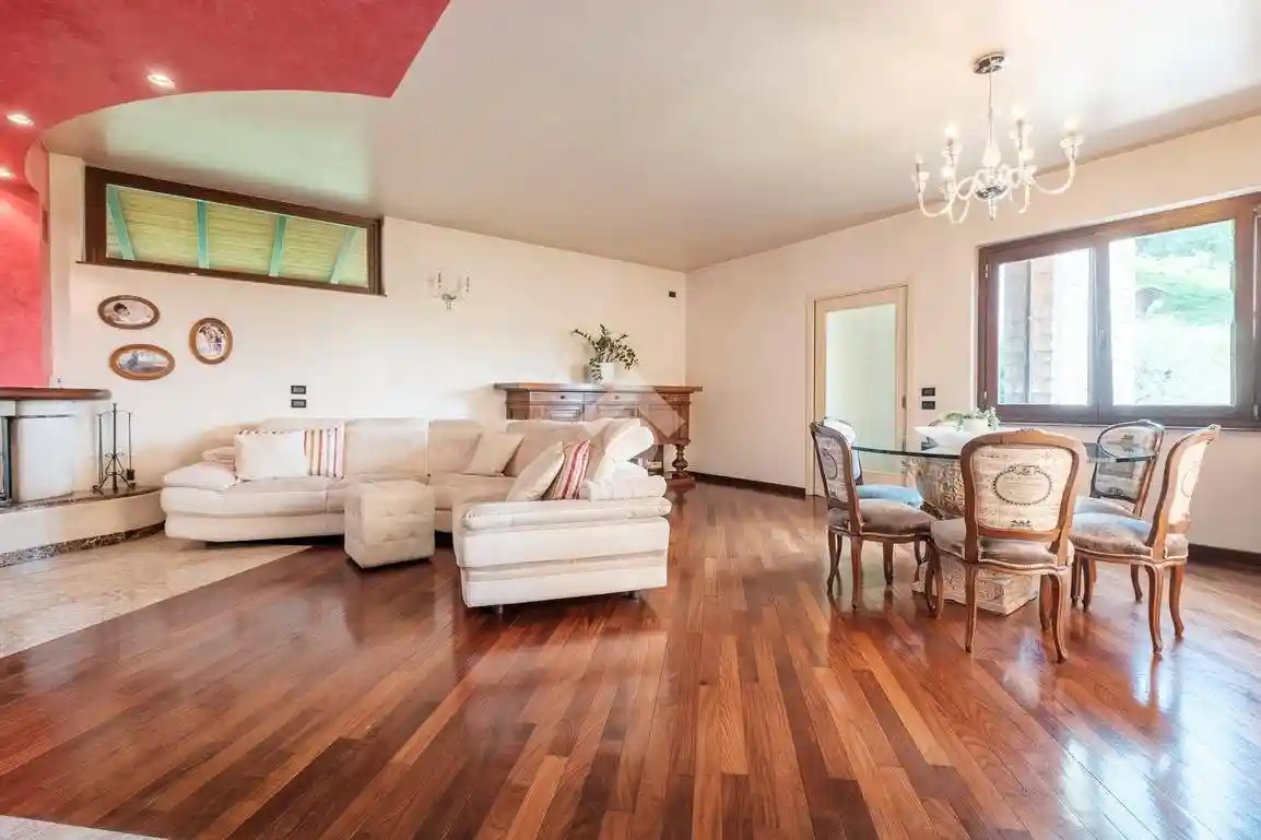 Villa in vendita a Nembro