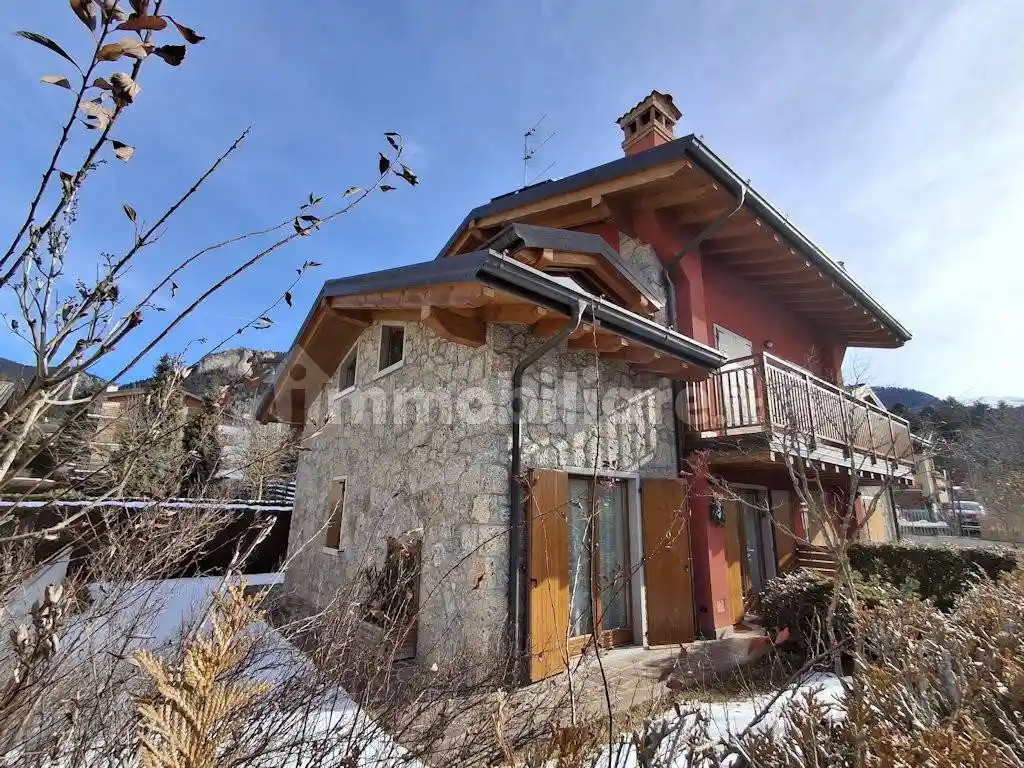 Villa in vendita a Castione della Presolana