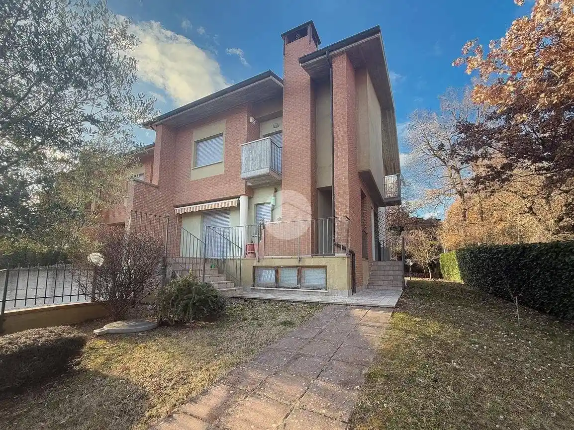 Villetta a schiera in vendita a Scoppito