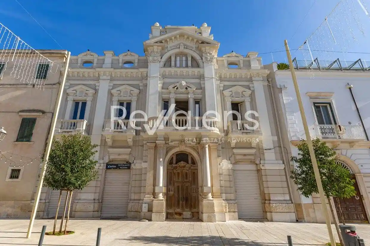 Palazzo - Edificio in vendita a Adelfia