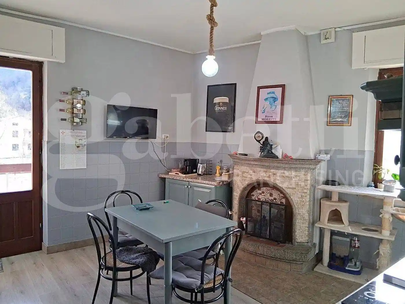 Casa indipendente in vendita a Serravalle di Chienti