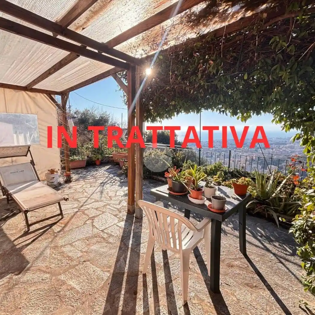 Casa indipendente in vendita a Genova