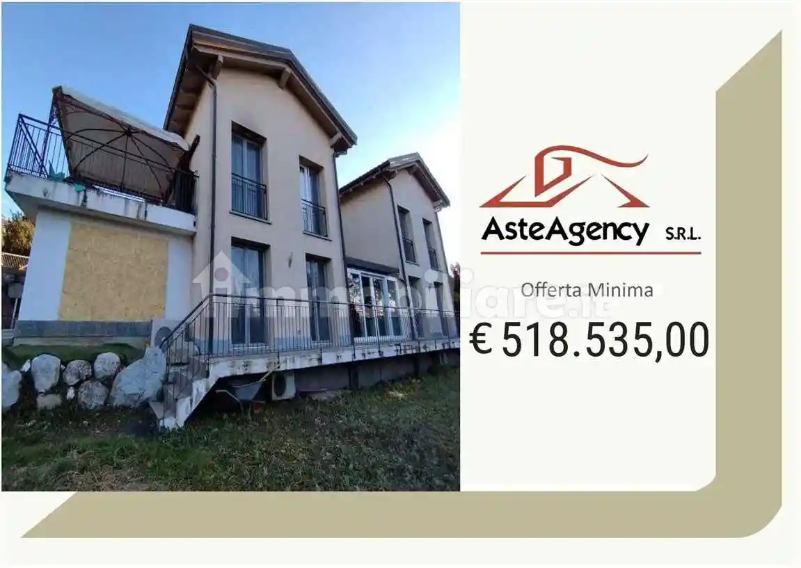 Villa in vendita a Barasso