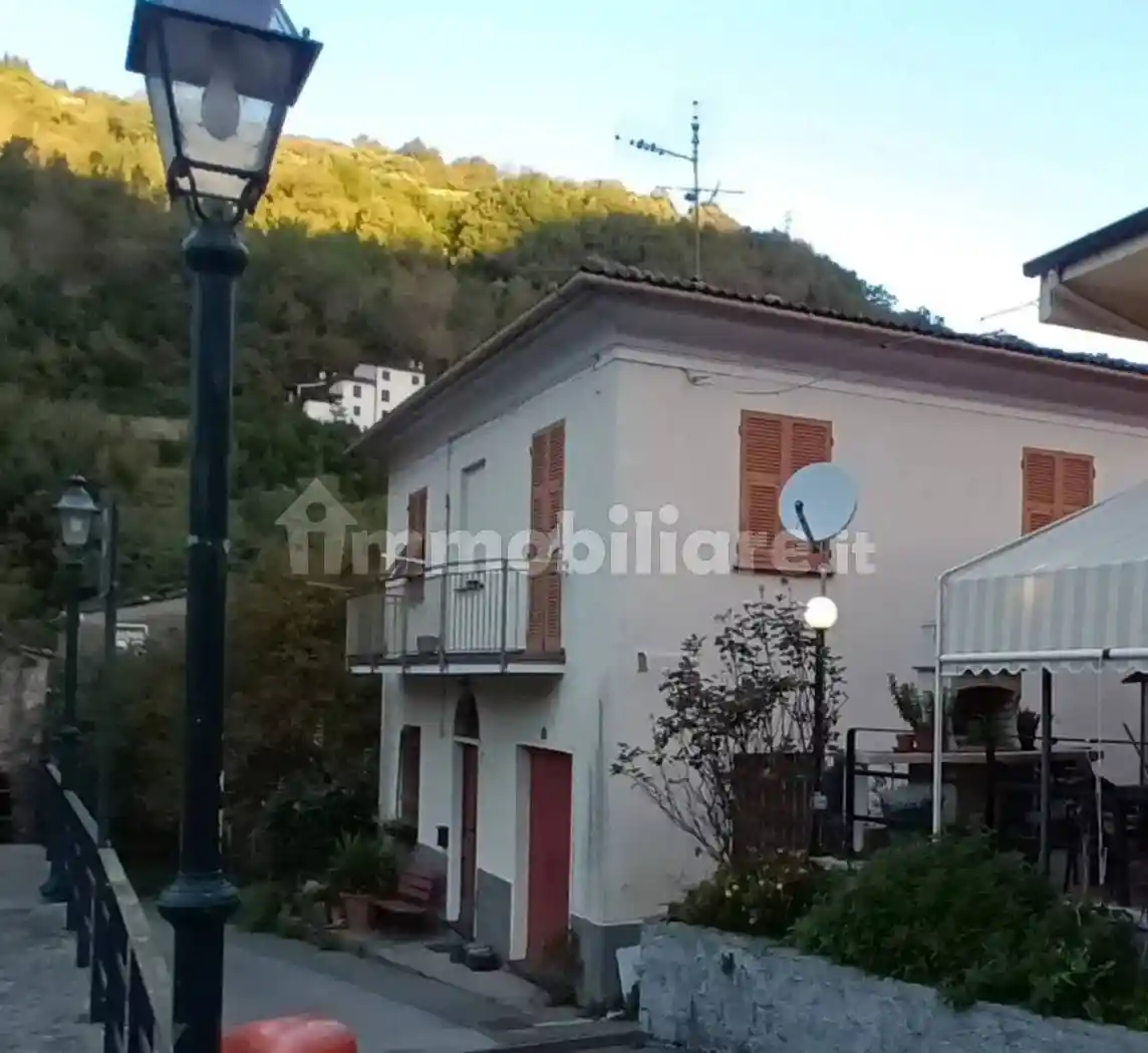 Villa in vendita a Mezzanego