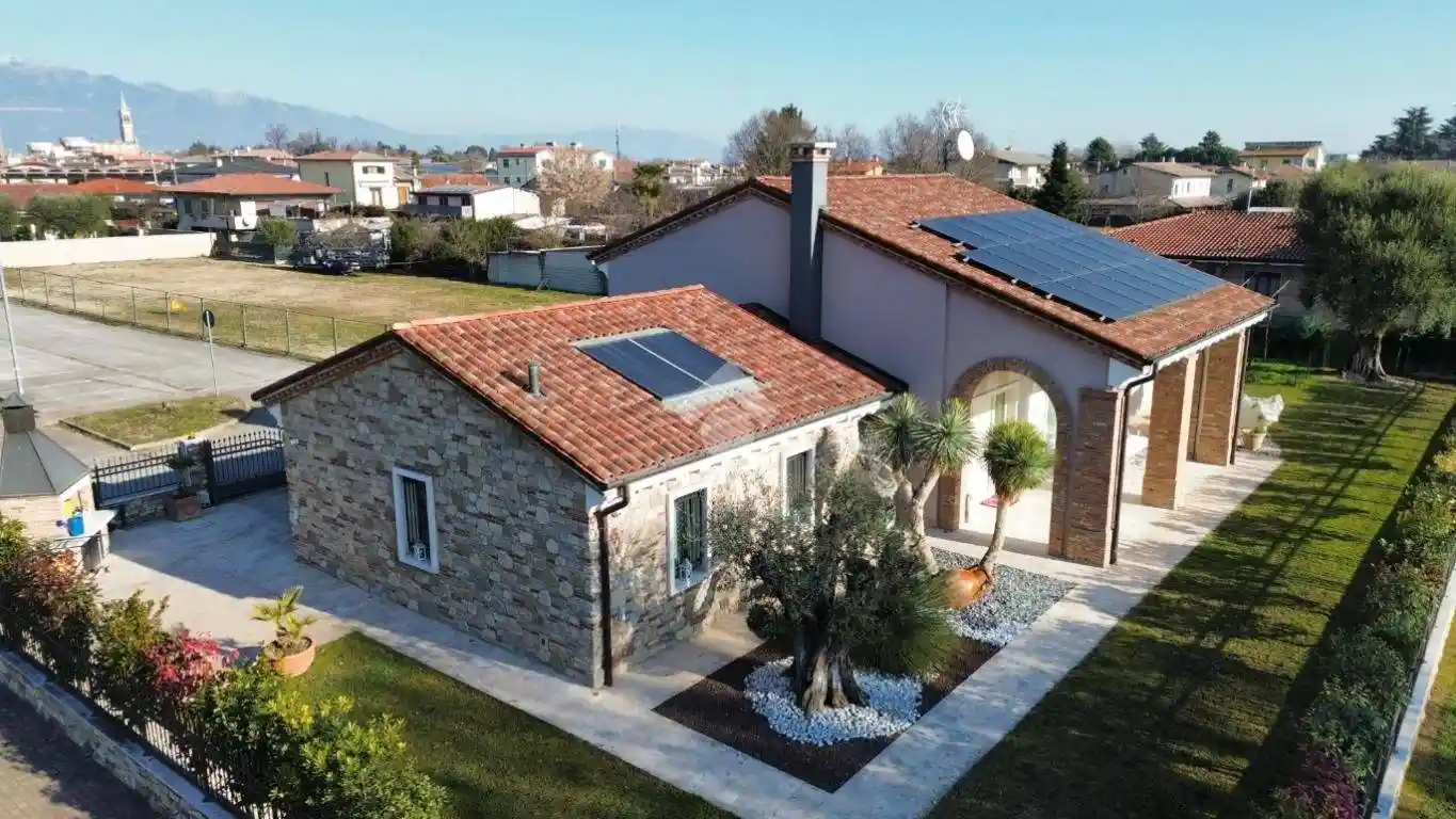 Villa in vendita a Rosà