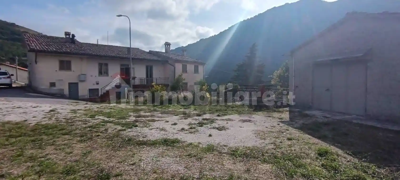 Casa indipendente in vendita a Scheggia e Pascelupo