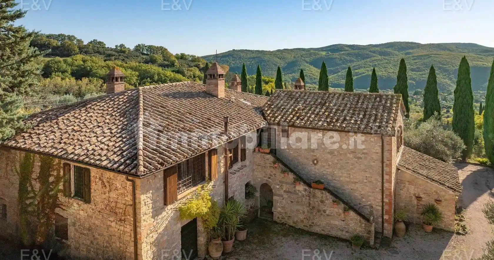 Rustico - Casale in vendita a Perugia