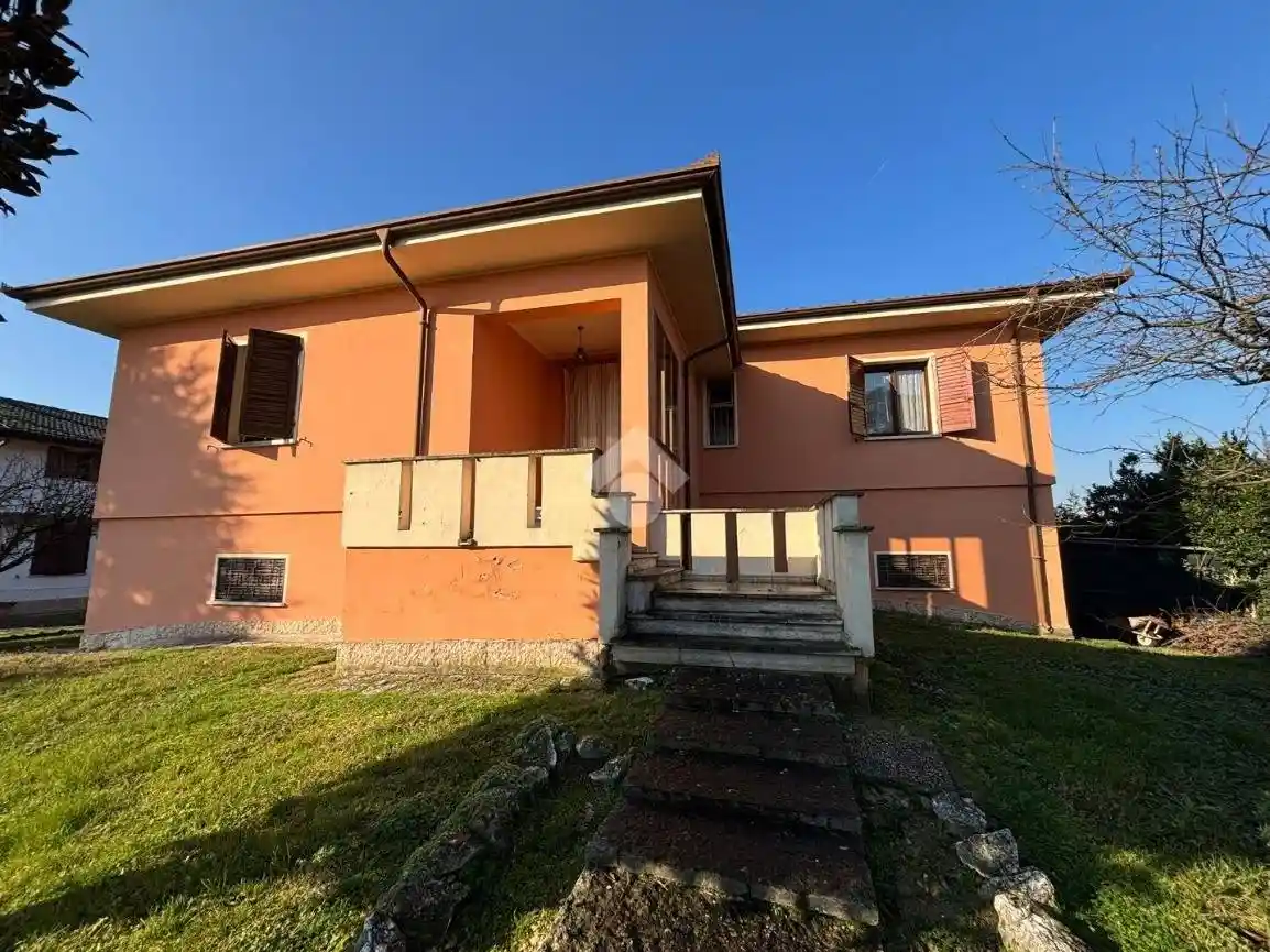 Villa in vendita a Sustinente