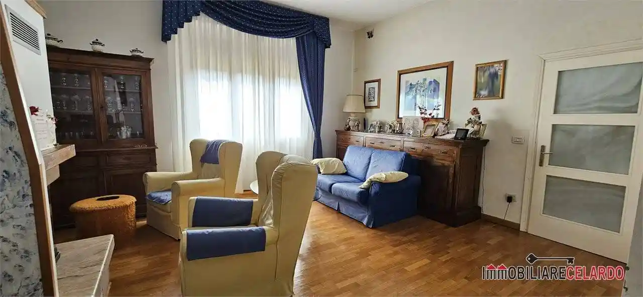 Villa in vendita a Colle di Val d'Elsa