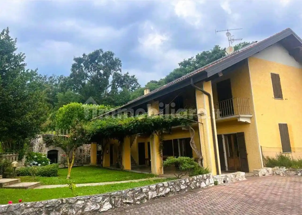 Rustico - Casale in vendita a Travedona-Monate