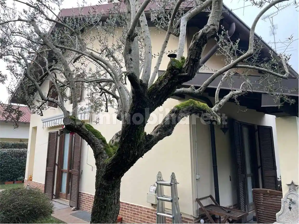 Villa in vendita a Arsago Seprio