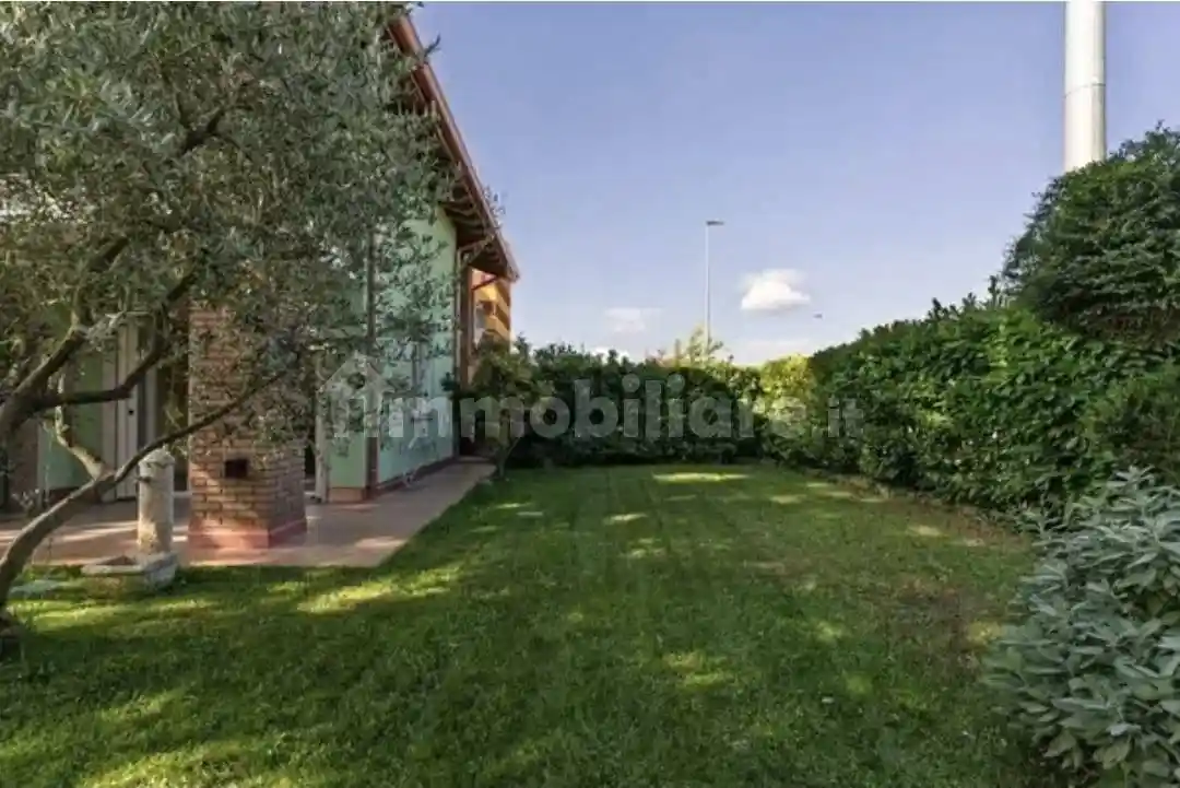 Villa in vendita a Peschiera del Garda