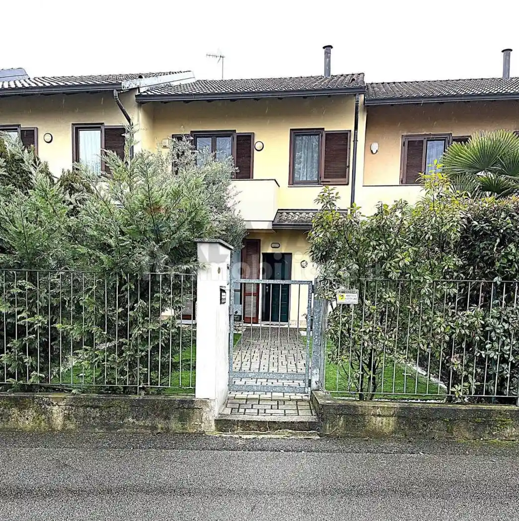 Villetta a schiera in vendita a Magnago