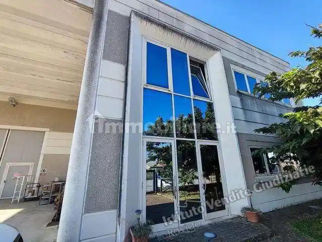 Palazzo - Stabile in vendita a Occhiobello