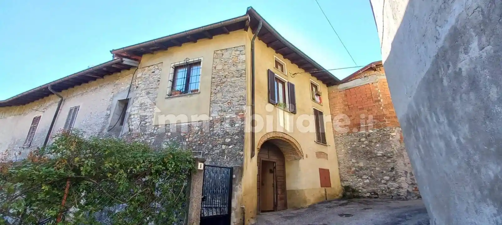 Casa indipendente in vendita a Gemonio