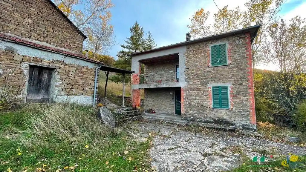 Rustico - Casale in vendita a Varsi