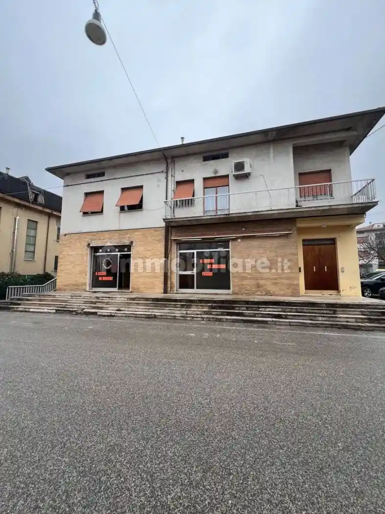 Villa in vendita a Pergola