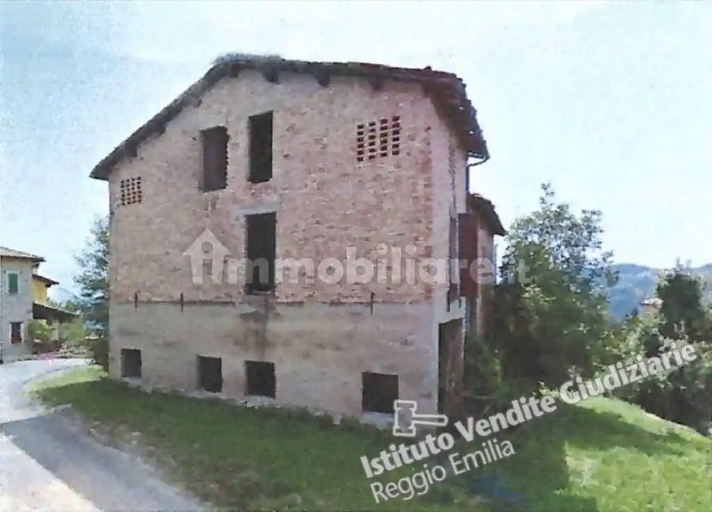 Palazzo - Stabile in vendita a Viano
