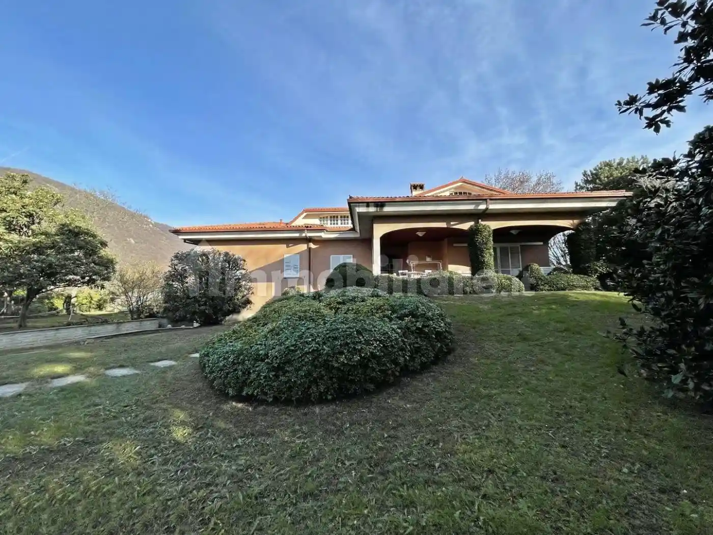 Villa in vendita a Erba