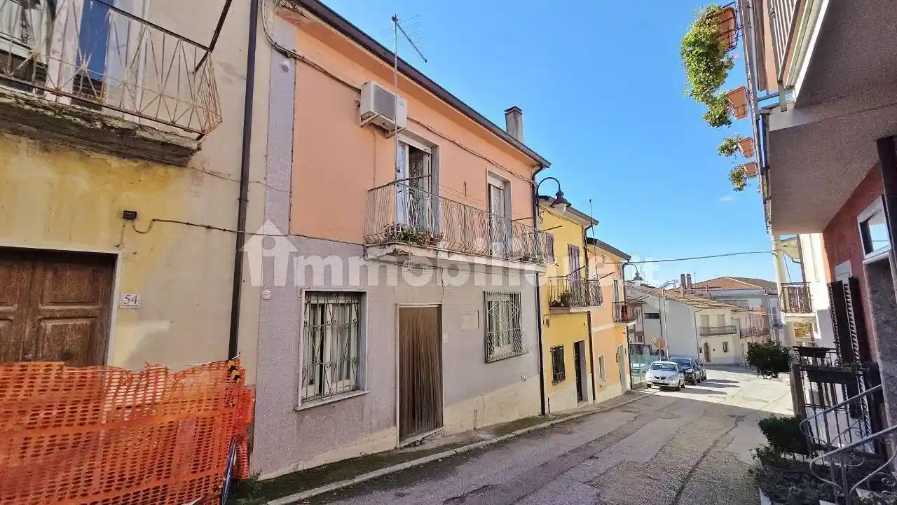 Casa indipendente in vendita a Castel Baronia