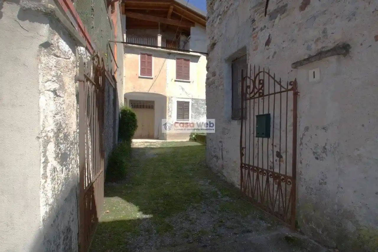 Villa in vendita a Porto Valtravaglia