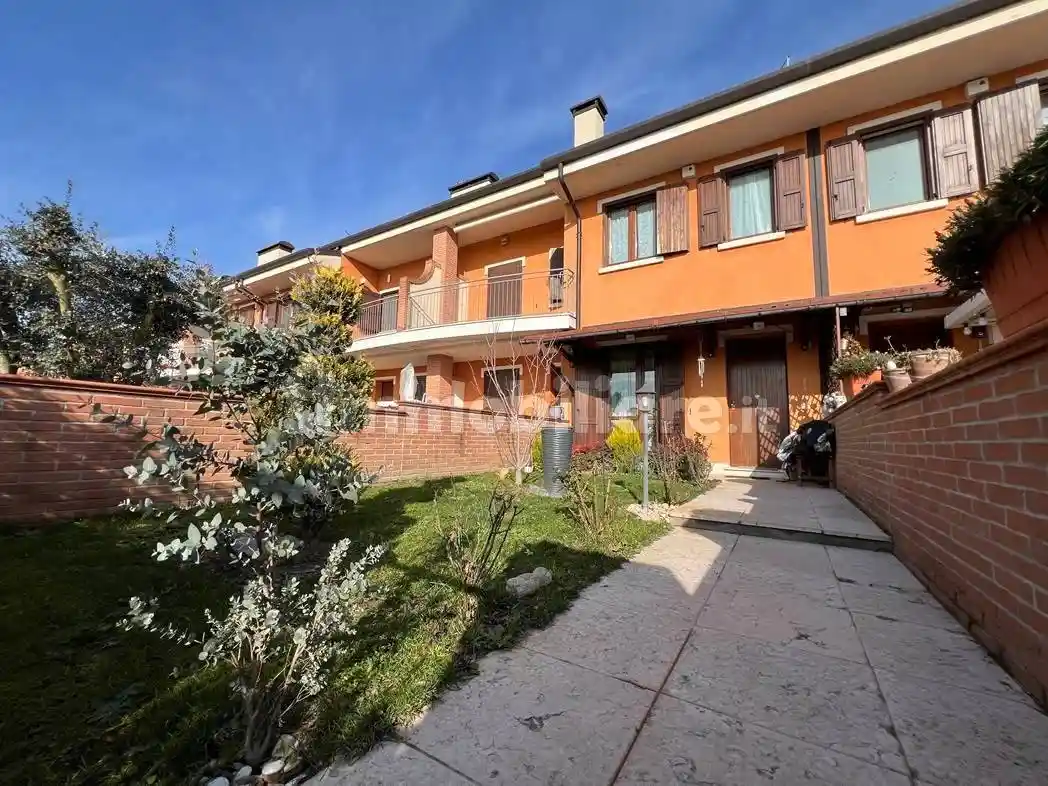 Villetta a schiera in vendita a Roverbella