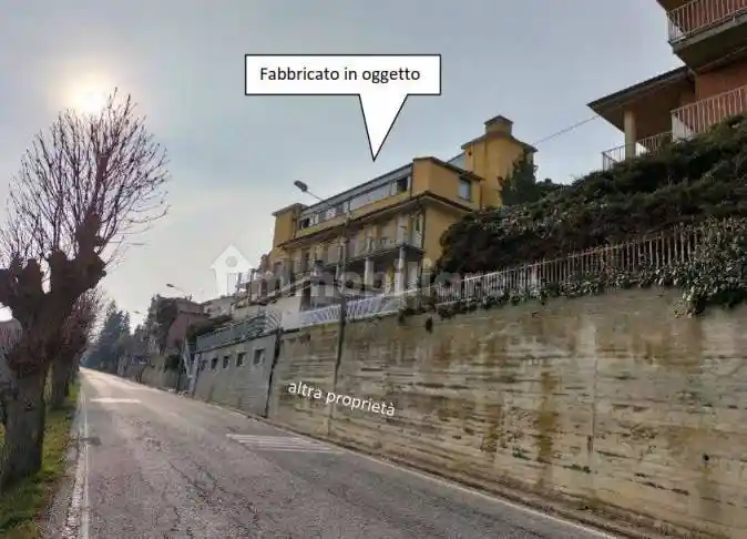 Palazzo - Stabile in vendita a Castiglione Tinella