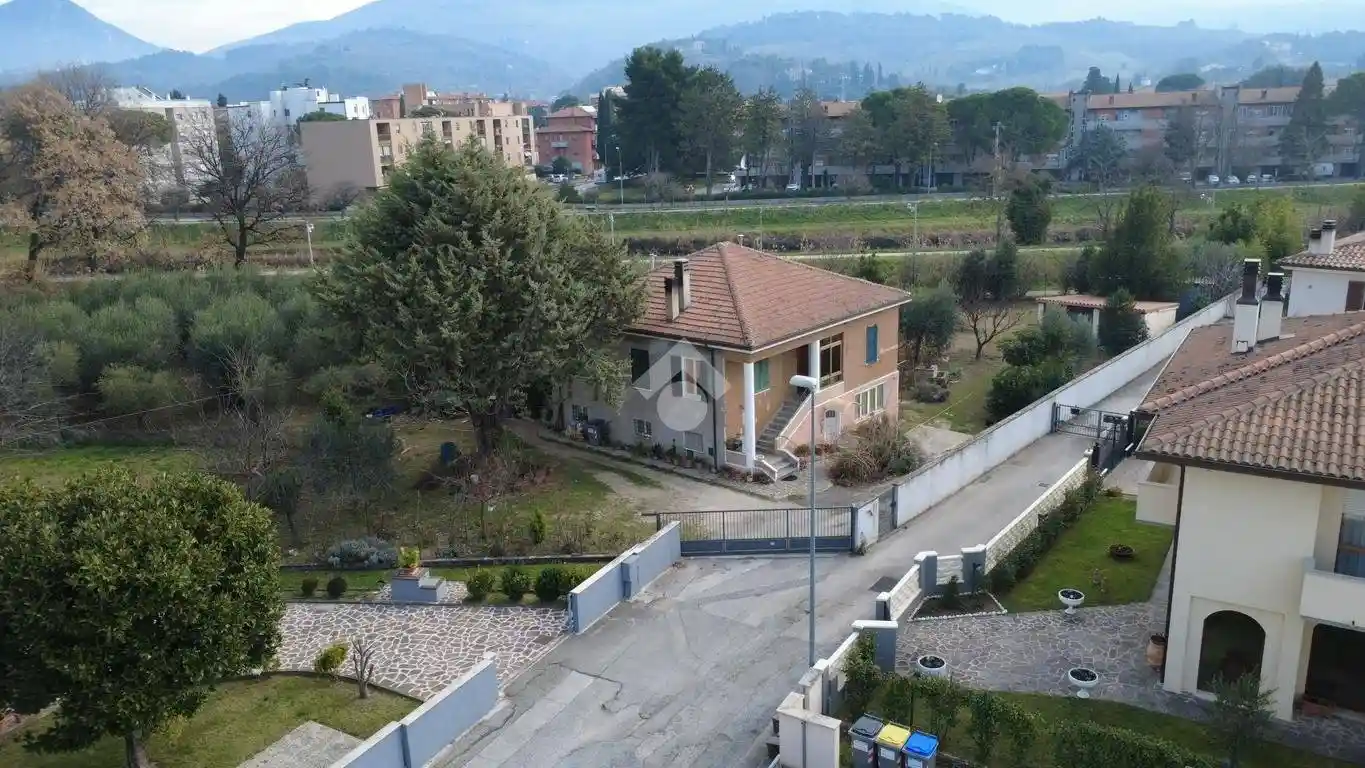 Villa in vendita a Foligno