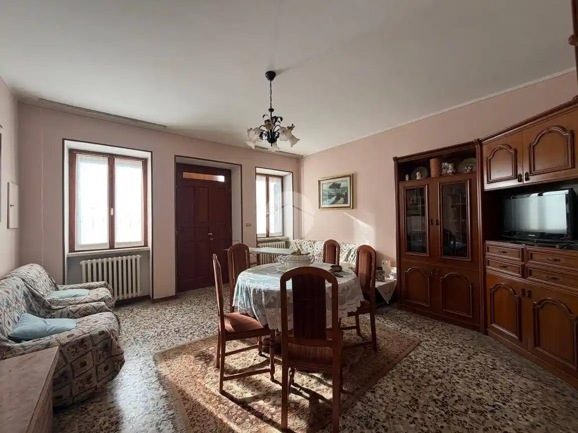 Casa indipendente in vendita a Monzambano