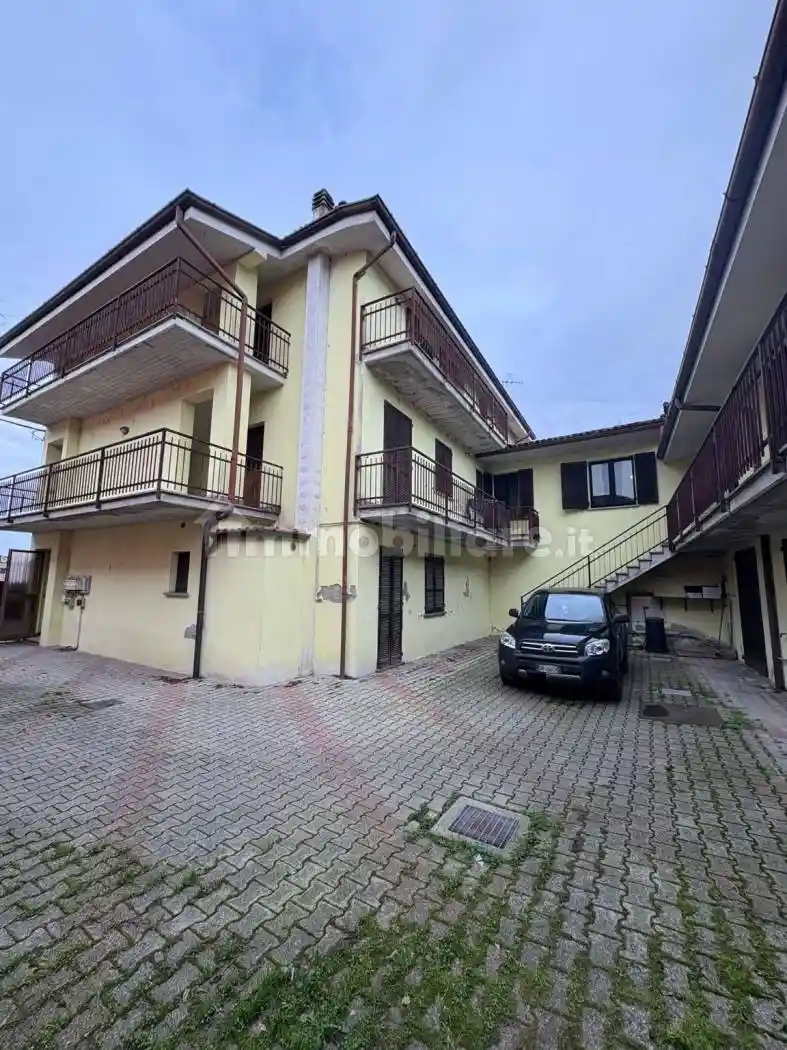 Palazzo - Edificio in vendita a Chignolo Po