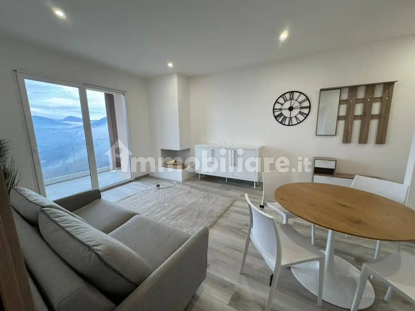 Appartamento in vendita a Cadegliano-Viconago