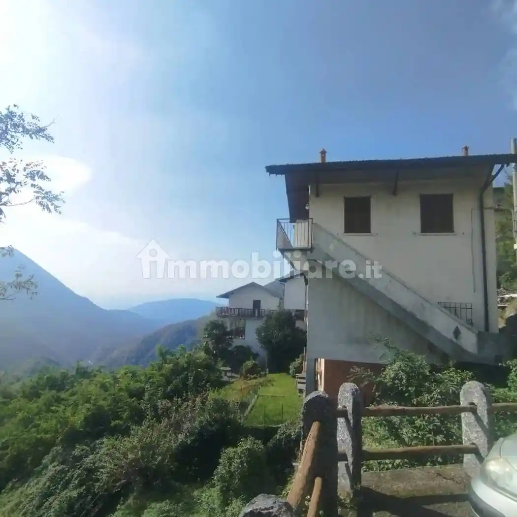 Villa in vendita a Intragna