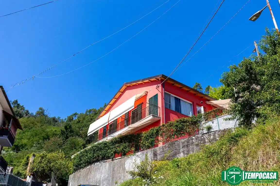 Villa in vendita a Follo