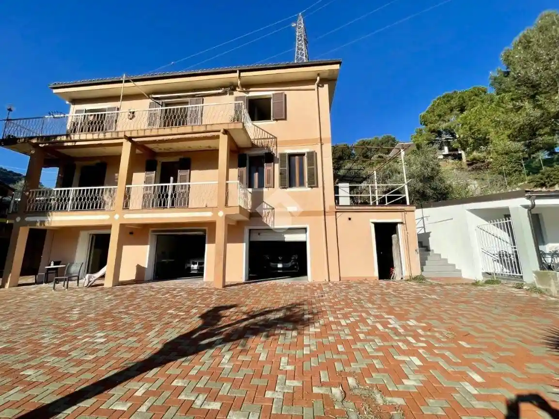 Casa indipendente in vendita a Imperia