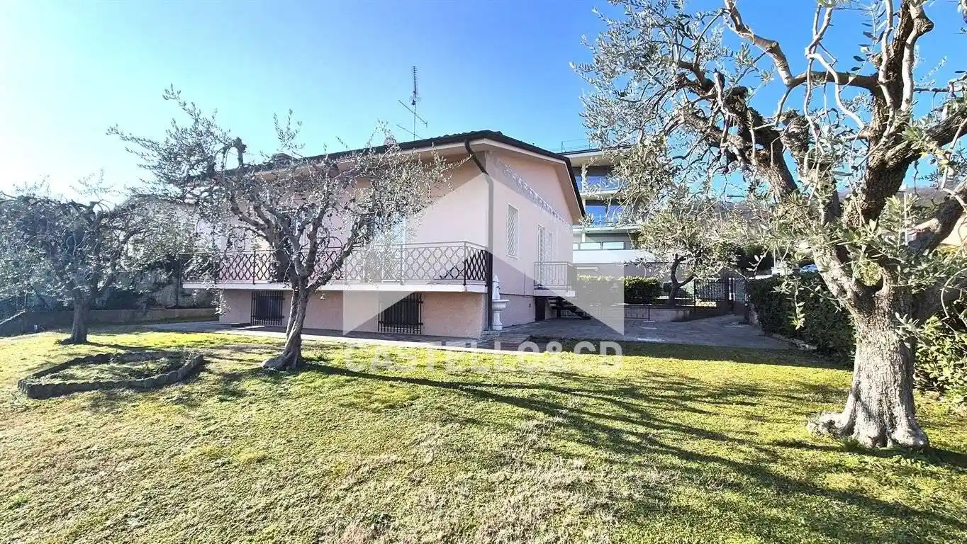 Villa in vendita a Lonato del Garda
