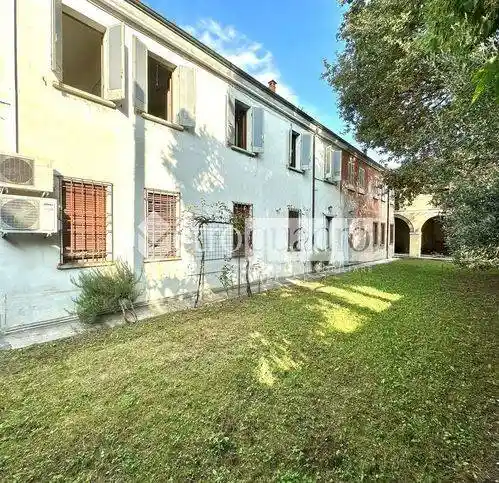 Palazzo - Edificio in vendita a Ostiglia