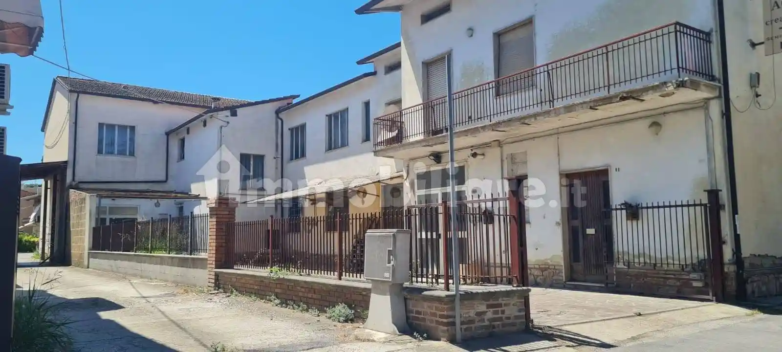 Palazzo - Edificio in vendita a Deruta