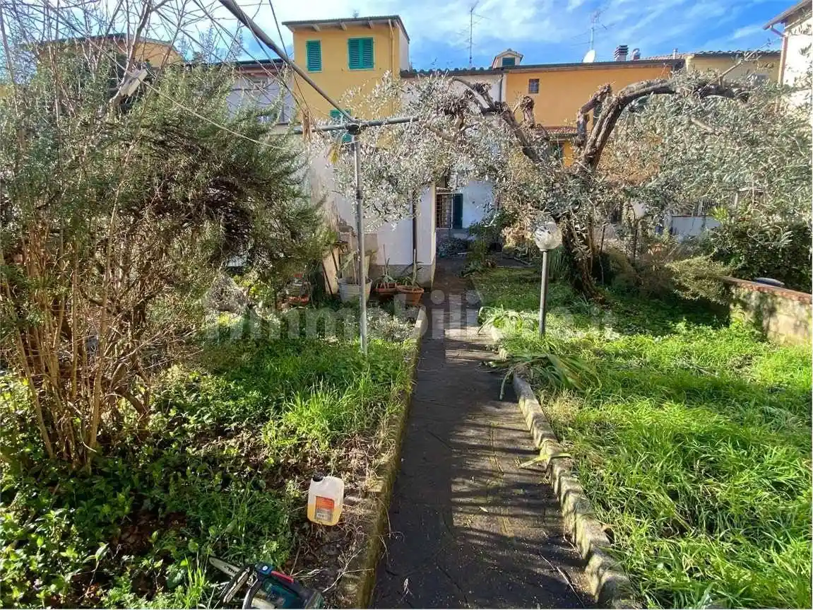 Casa indipendente in vendita a Prato