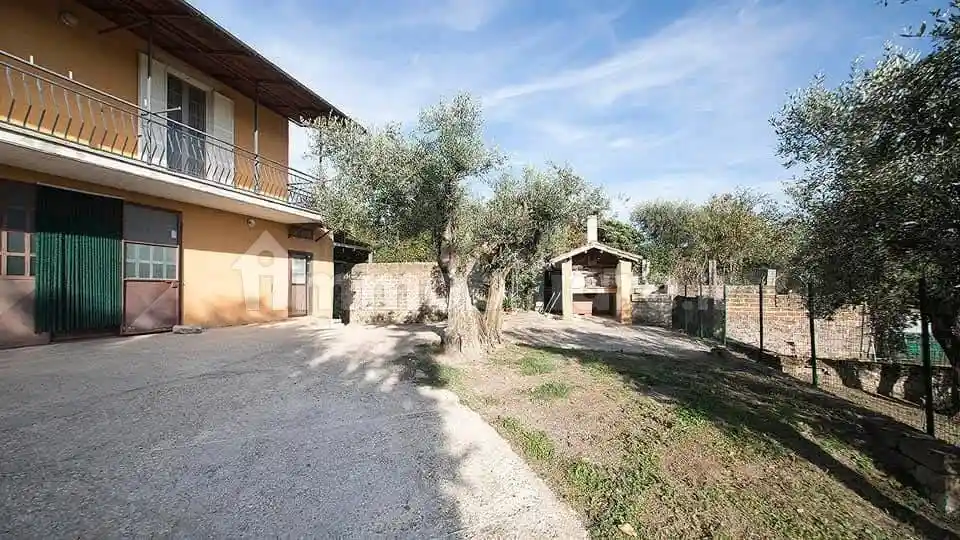 Villa in vendita a Caprarola