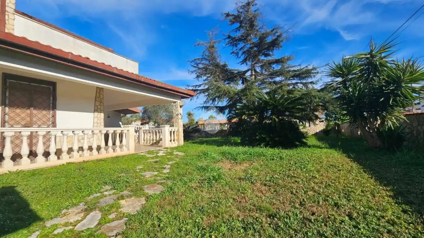 Villa in vendita a Latina