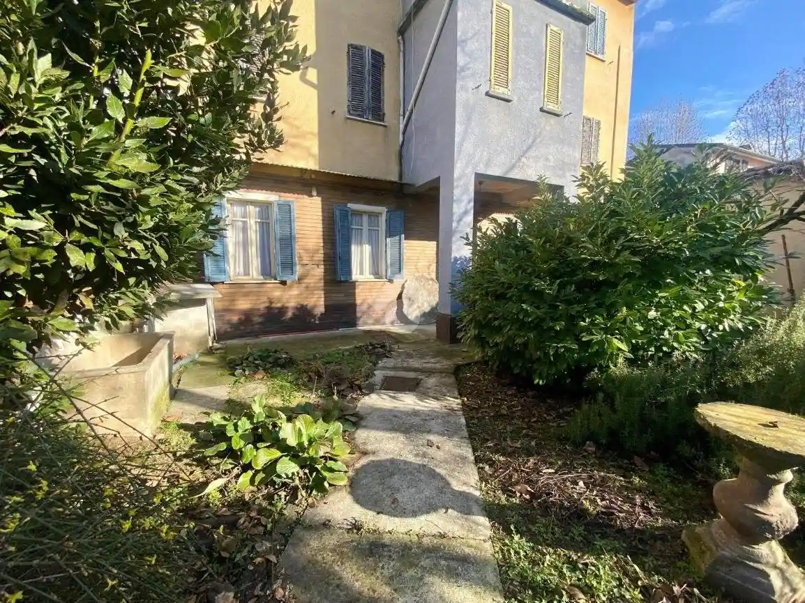 Casa indipendente in vendita a Sale