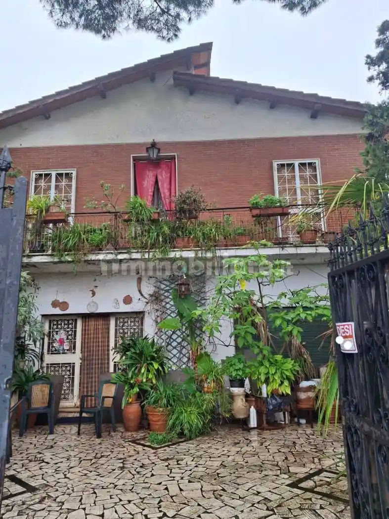 Rustico - Casale in vendita a Genzano di Roma