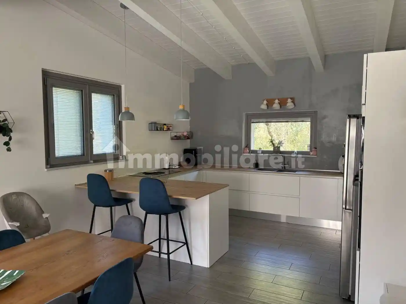 Villa in vendita a Cappelle sul Tavo